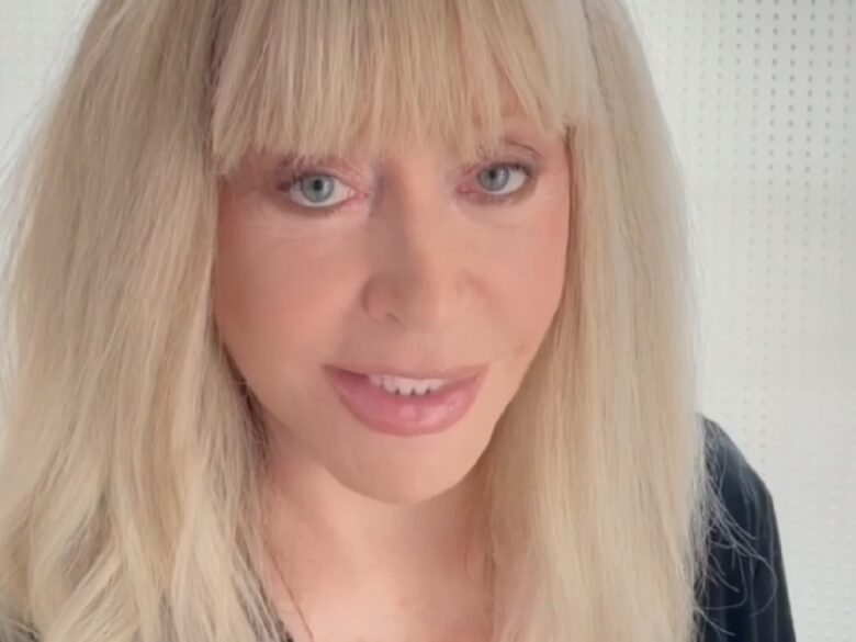 Пугачева впервые за много месяцев появилась в подмосковном замке: прислуга хозяйничала, а забор протаранила машина