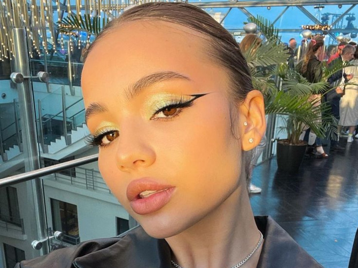 «Три секунды в полном неглиже»: как шантажистки сделали голые фото Вали Карнавал