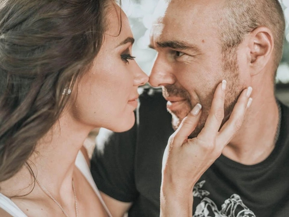 У Романа сломана нога, а у Елены лопнул имплант в груди: любовник Дибровой сцепился с женой