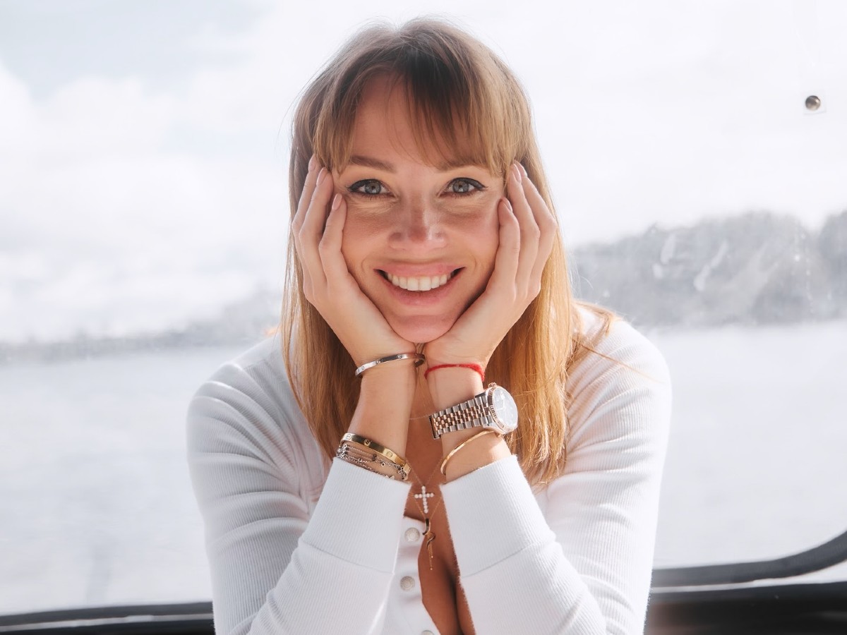 «Полина Диброва я приглашаю тебя в веру православную»: Екатерина Гордон с иконой ответила на обвинения в интрижке с Романом Товстиком