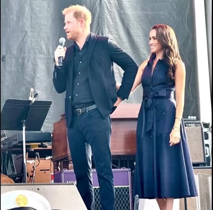 «Они ведут себя как 14-летние подростки»: Меган Маркл и принц Гарри не отлипали друг от друга на гала-вечере