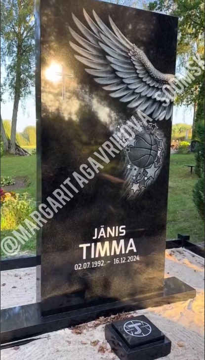 Седокова денег не прислала: на могиле Яниса Тиммы установили памятник
