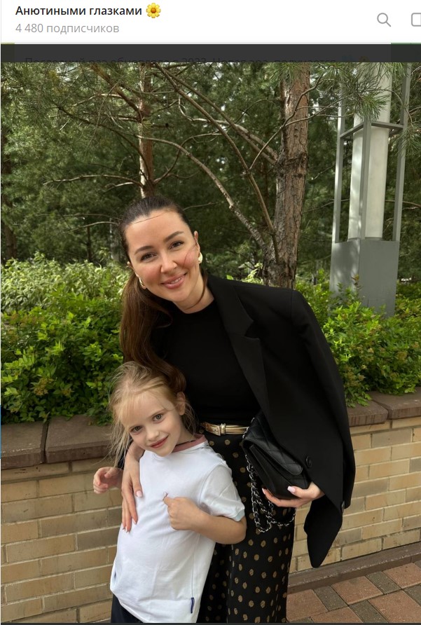 «Как быстро летит время!» Дочь Анастасии Заворотнюк и Петра Чернышева пошла в первый класс