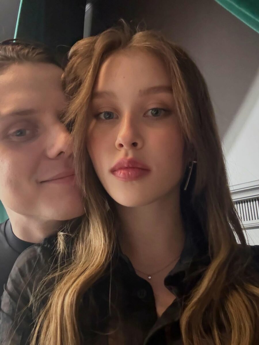 «Долго-долго искал мой номер и написал мне уже напрямую»: как Ваня Дмитриенко завоевывал Анну Пересильд