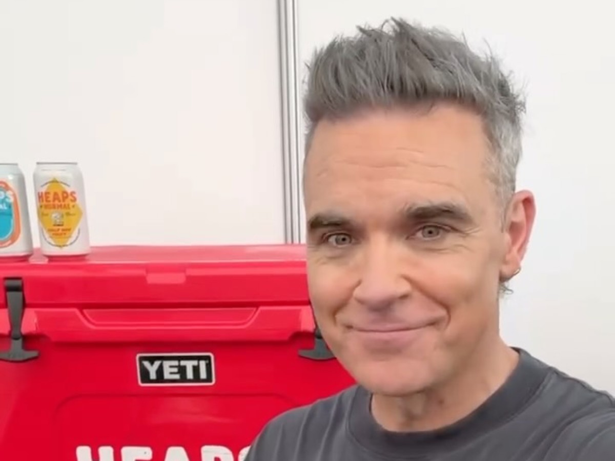 «Ищу лекарства, чтобы это исправить»: Робби Уильямс рассказал о тяжелой болезни