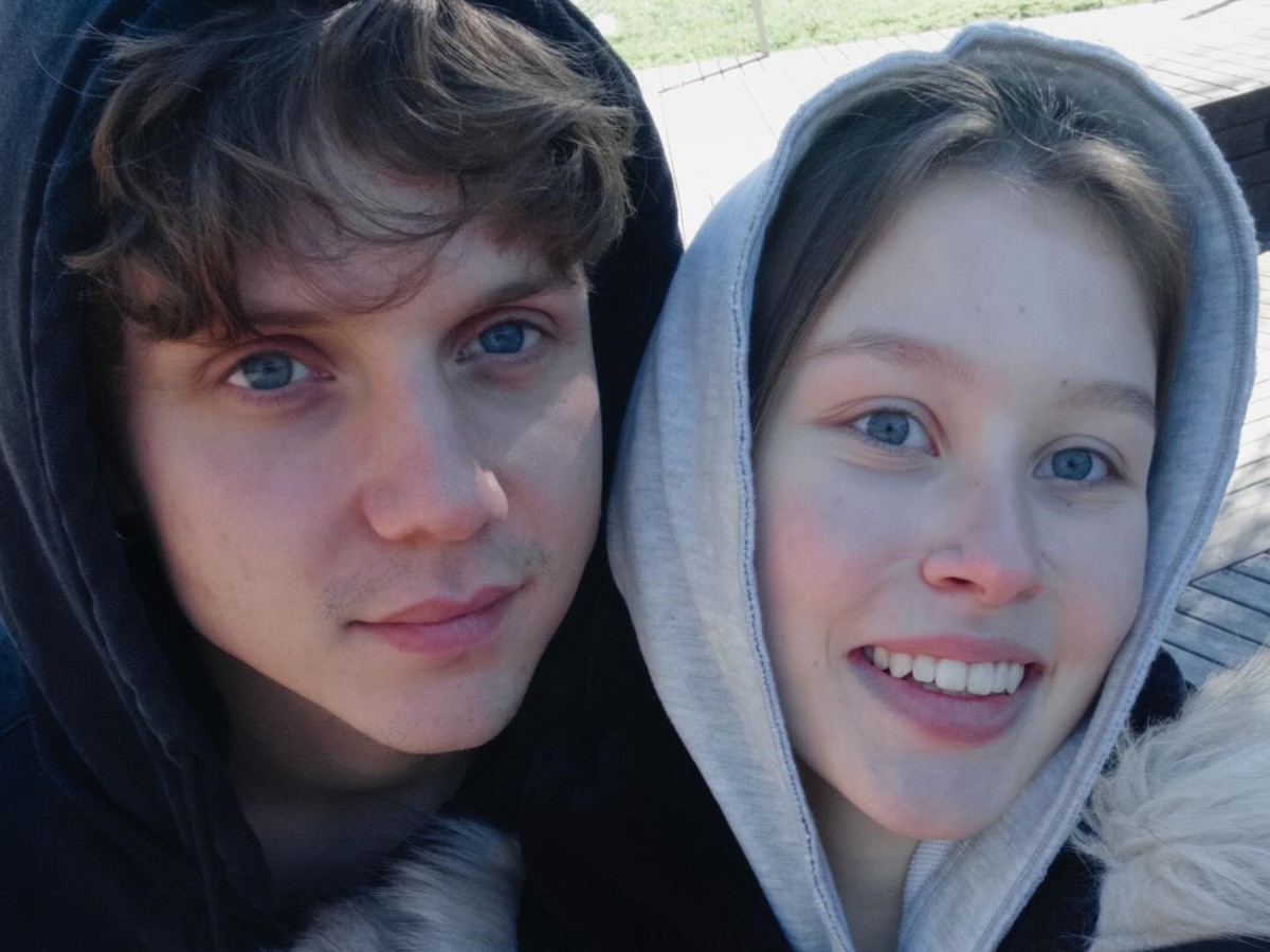 «Долго-долго искал мой номер и написал мне уже напрямую»: как Ваня Дмитриенко завоевывал Анну Пересильд