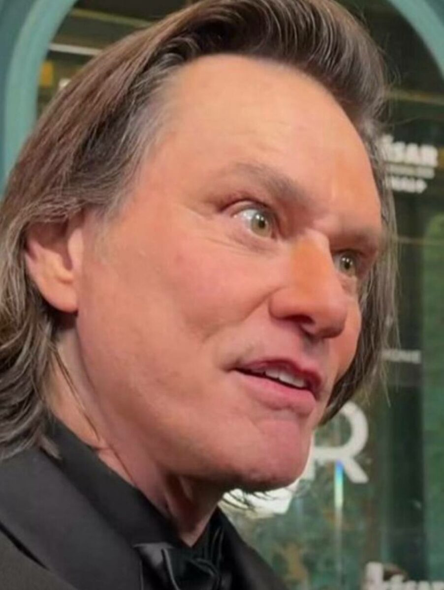 Двойника выдают за Джима Керри: весь мир стоит на ушах из-за трансформации актера