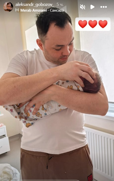 Александр Гобозов из «Дома-2» стал отцом в третий раз: фото из роддома