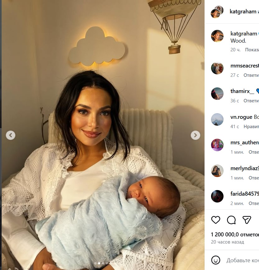 Звезда «Дневников вампира» впервые стала мамой: фото малыша